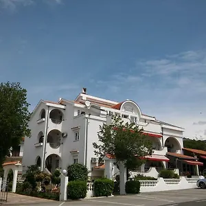 Garfild 2 3* Novi Vinodolski